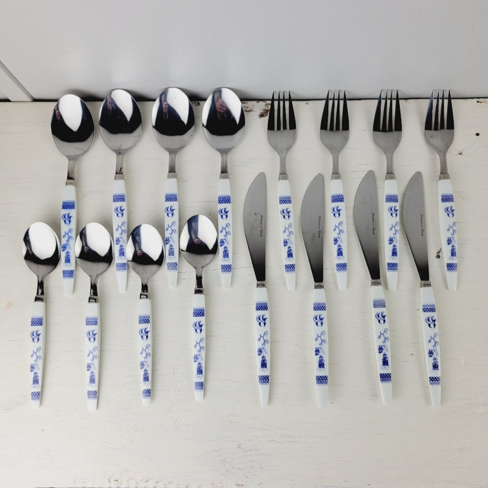 Blue Willow Design Melamine Stainless 16 Piece Flatware Cutlery Set Vintage